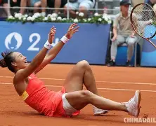 郑钦文发球稳定性提升